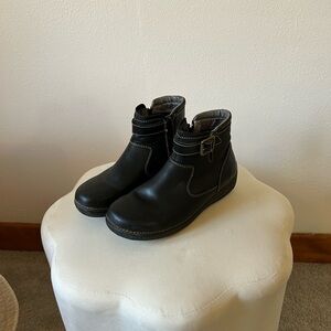 Women’s Duluth Black Leather Ankle Boots